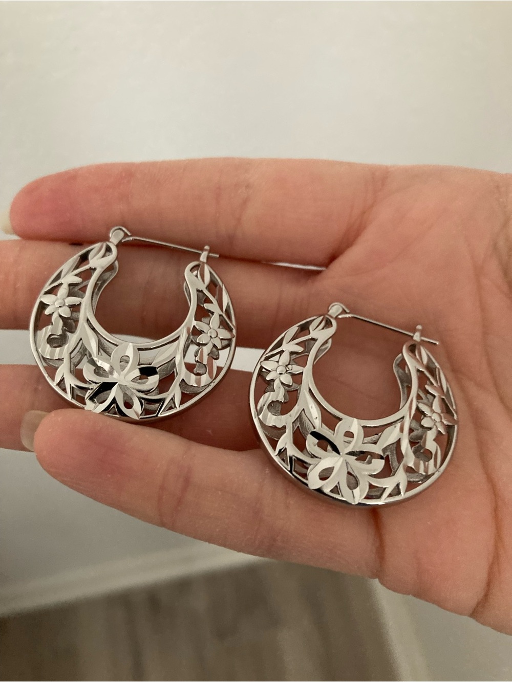 Vanessa Mooney THE VIOLET HOOP EARRINGS Flower hoop earrings gold filigree hoops